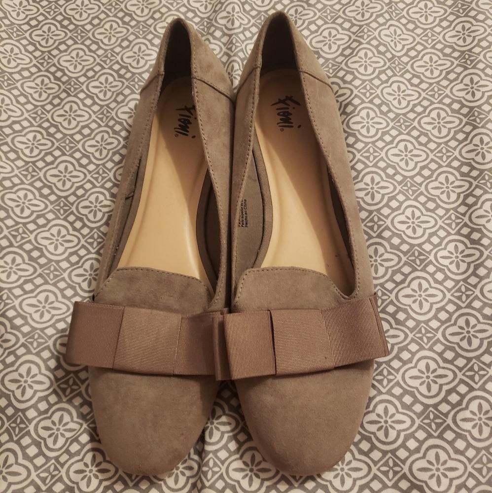 Cute brown flats